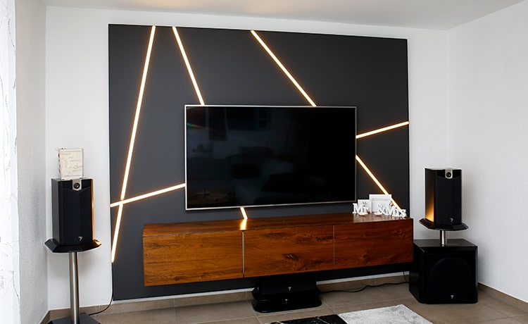 TTV-Wand mit Sideboard und dynamischer LED-Hintergrundbeleuchtung - Bild 2