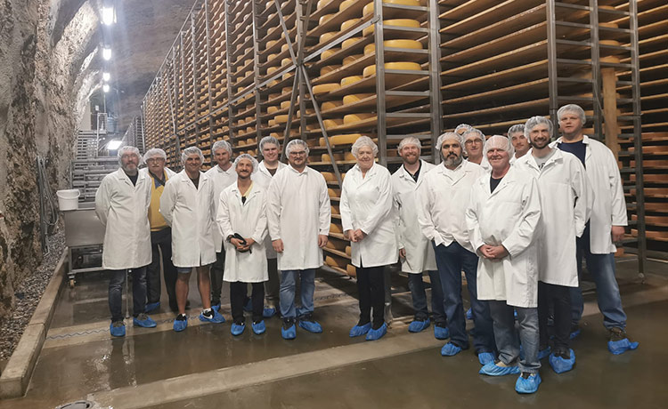 Team Schreinerei Binder im Felsenkeller der Käserei Plangger